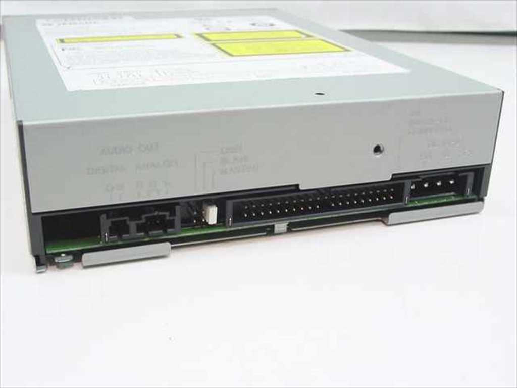 Yamaha CRW-F1 44x24x44 CD-RW IDE Internal ATAPI Drive