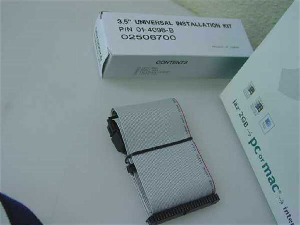Iomega V2000Si 2GB Jaz Drive Internal SCSI
