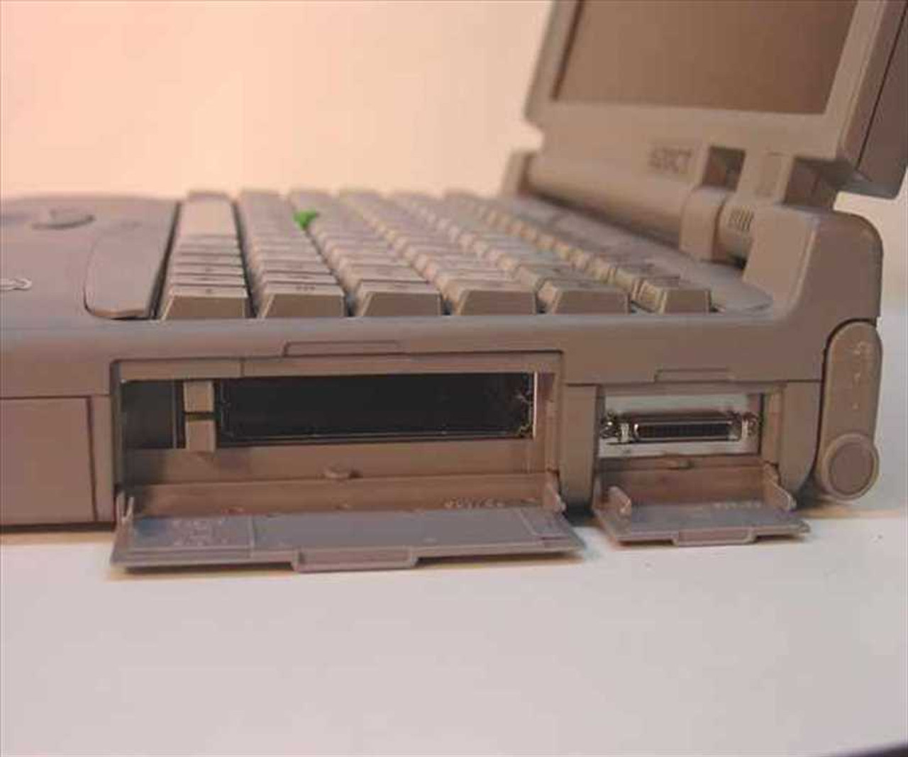 Toshiba PA1125U-T9A Portege 620CT Legacy Pentium 100MHz Laptop