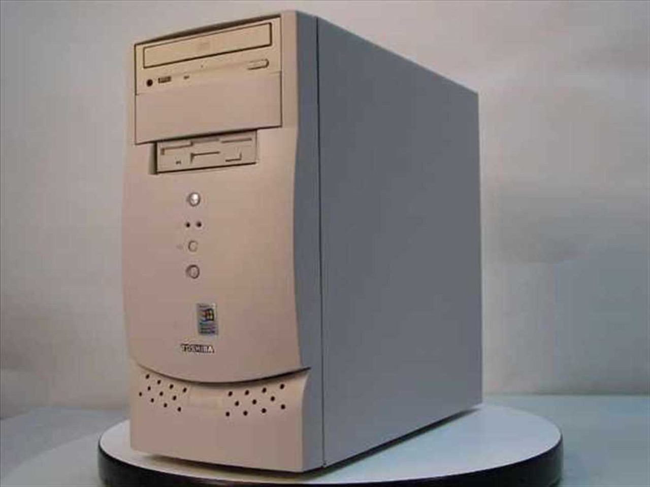 Toshiba 3200 P III 500 Mhz, 64MB Ram, 6.4 GB HDD Mini-tower PC