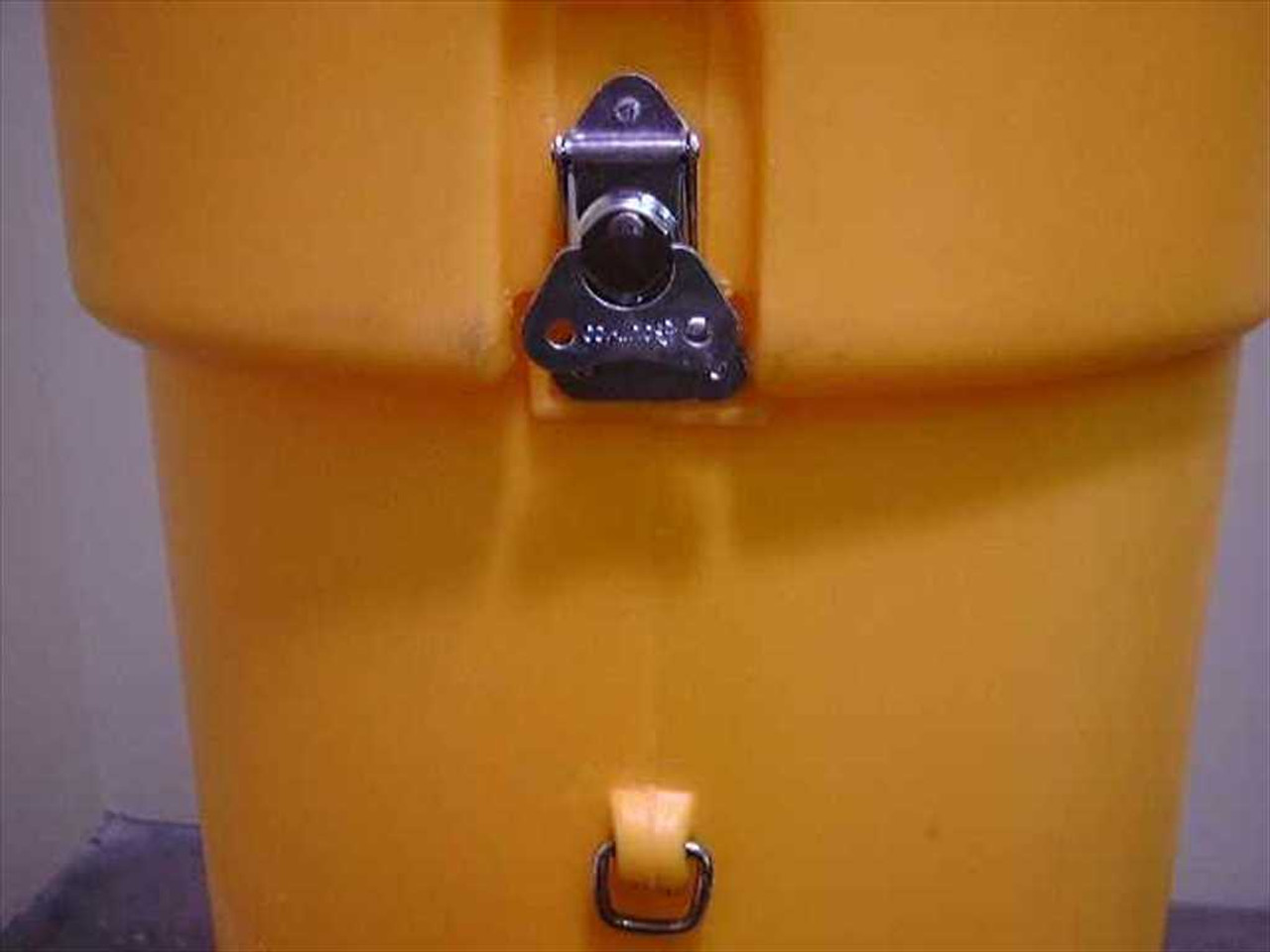 ipショット30袋 TigerMark 52x13 Round Shipping Case - Yellow Polyethylene