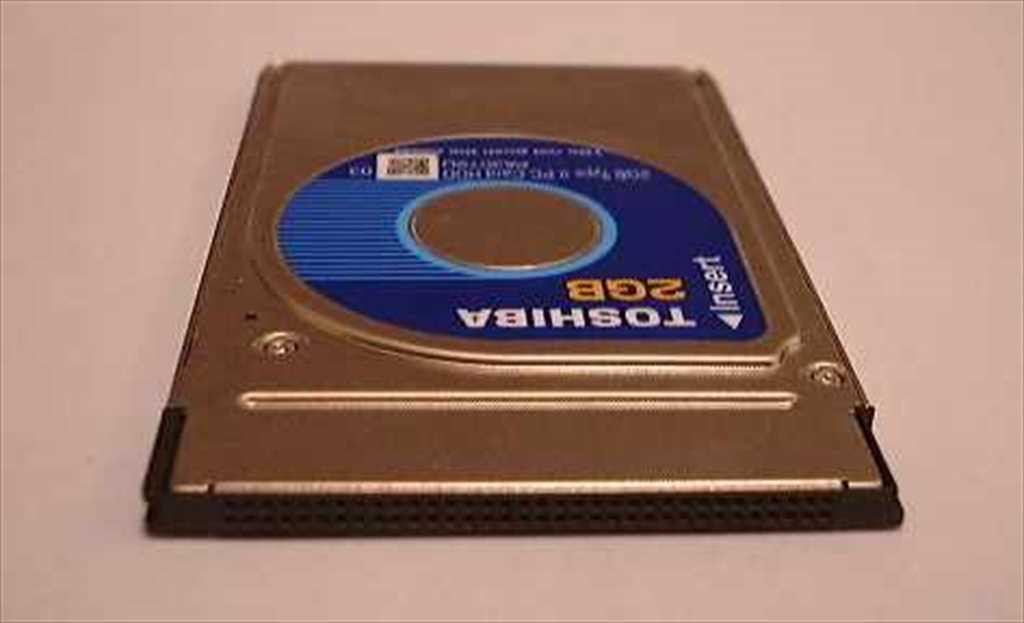 Toshiba PA3079U 2 GB Type II PC Card Hard Drive PCMCIA w/case
