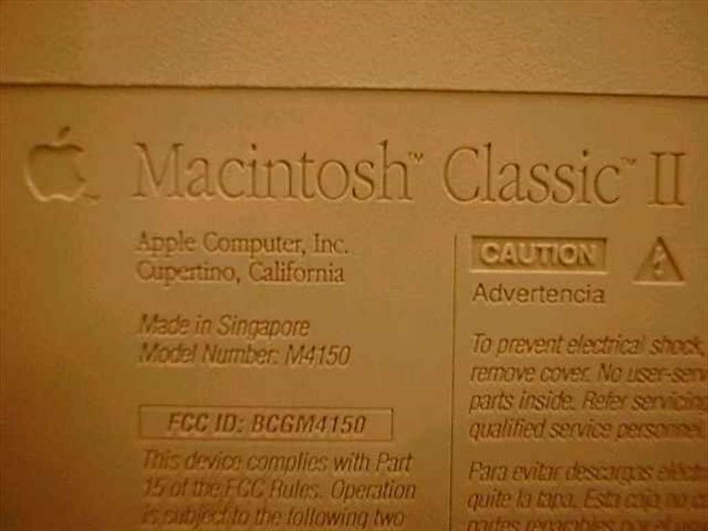 Apple M4150 Macintosh Mac Classic II Computer