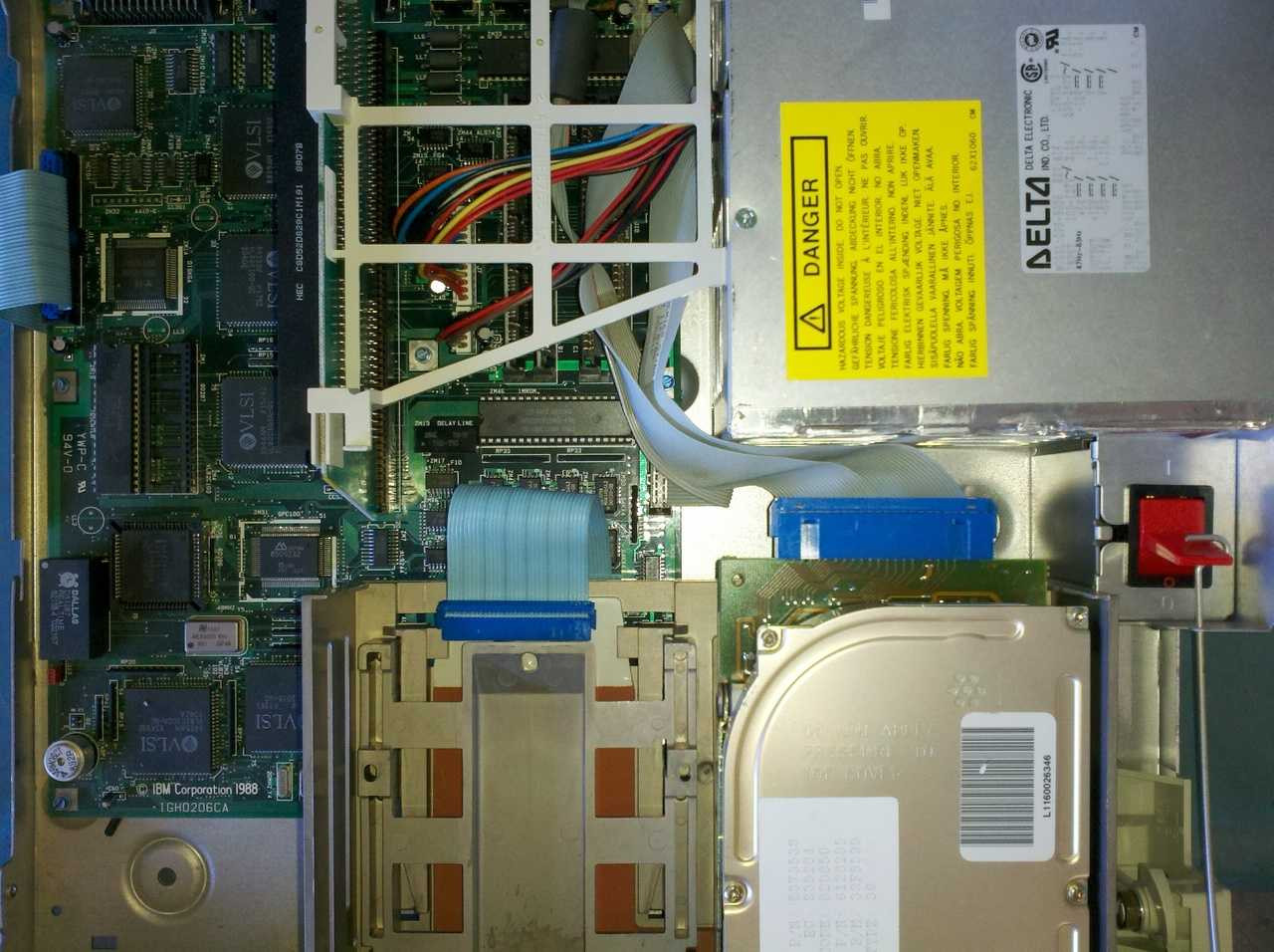 IBM 8530-E21 Model 80286 10MHz PS/2 Computer BOOTS - No Floppy Drive or Key