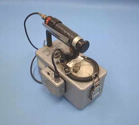 ガイガーカウンター Eberline E-520 放射線測定器 米軍払い下げ Eberline E-520 GM survey meter, Geiger counter