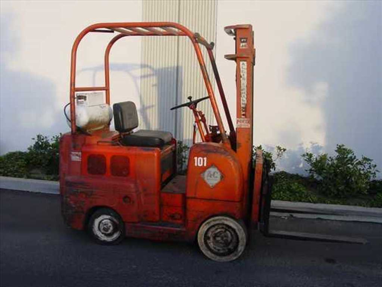 Allis Chalmers FT-40-24 Propane Forklift 4,000 Lb, 14