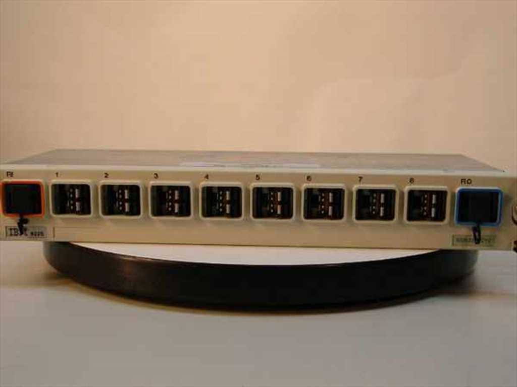 IBM 8228-23 8 Port Token Ring MAU