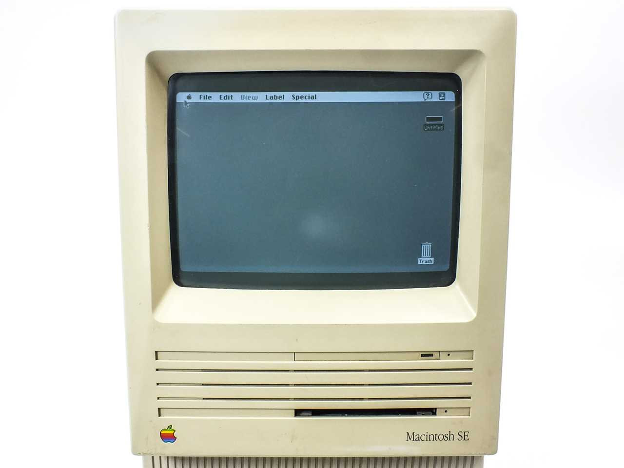 Apple M5011 Macintosh SE FDHD Compact Monochrome Computer 40MB