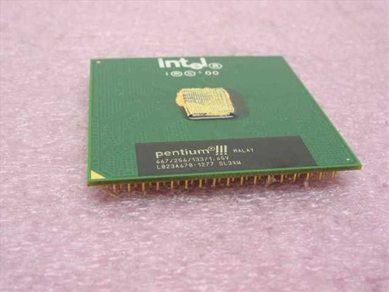 Ronbin Intel Pentium III 1GHz プロセッサー Ronbin Intel Pentium III 1GHz プロセッサー ASCII.jp