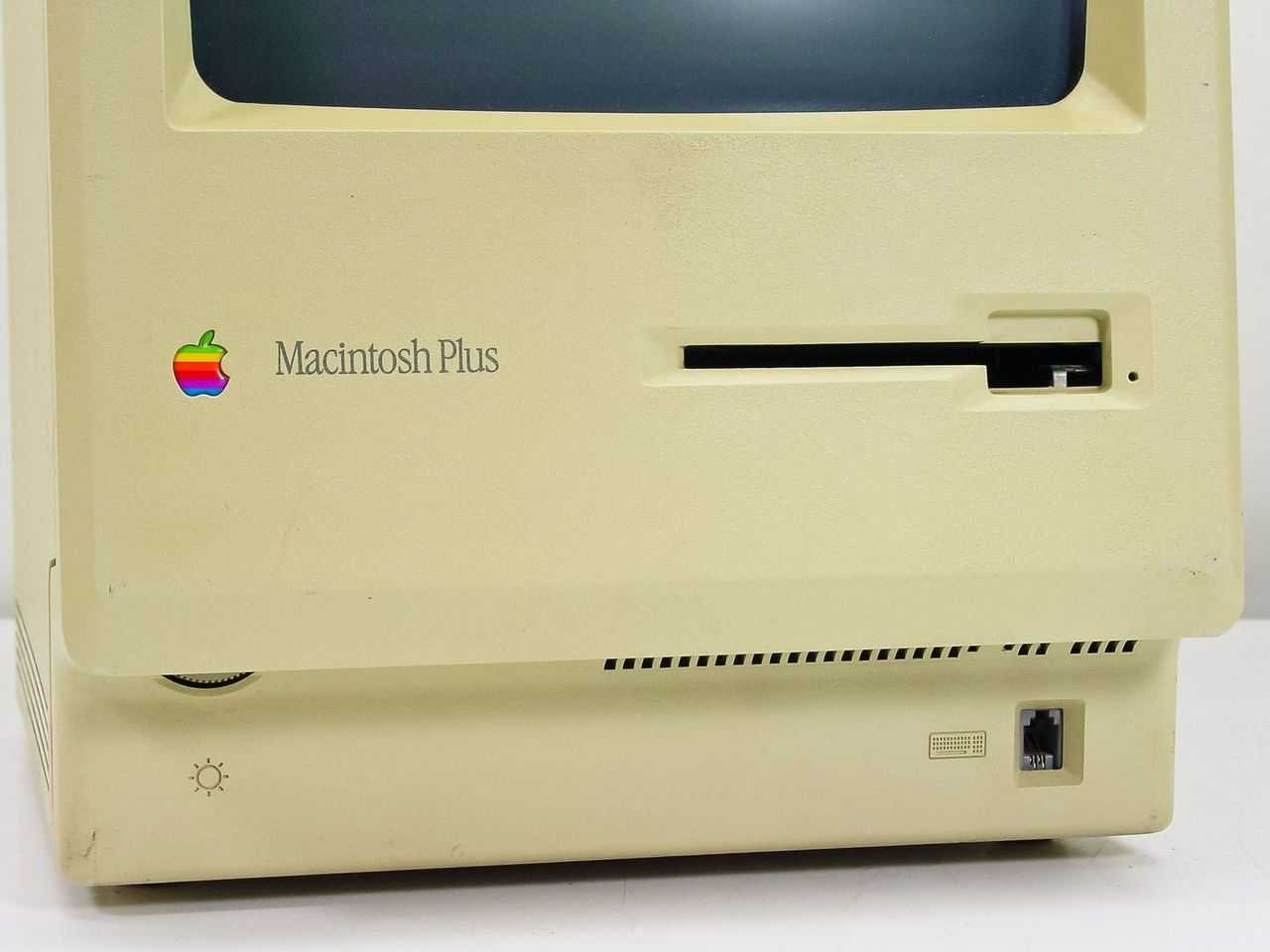 Apple Macintosh Plus 8MHz 1MB Desktop Computer - Vintage (M0001A)