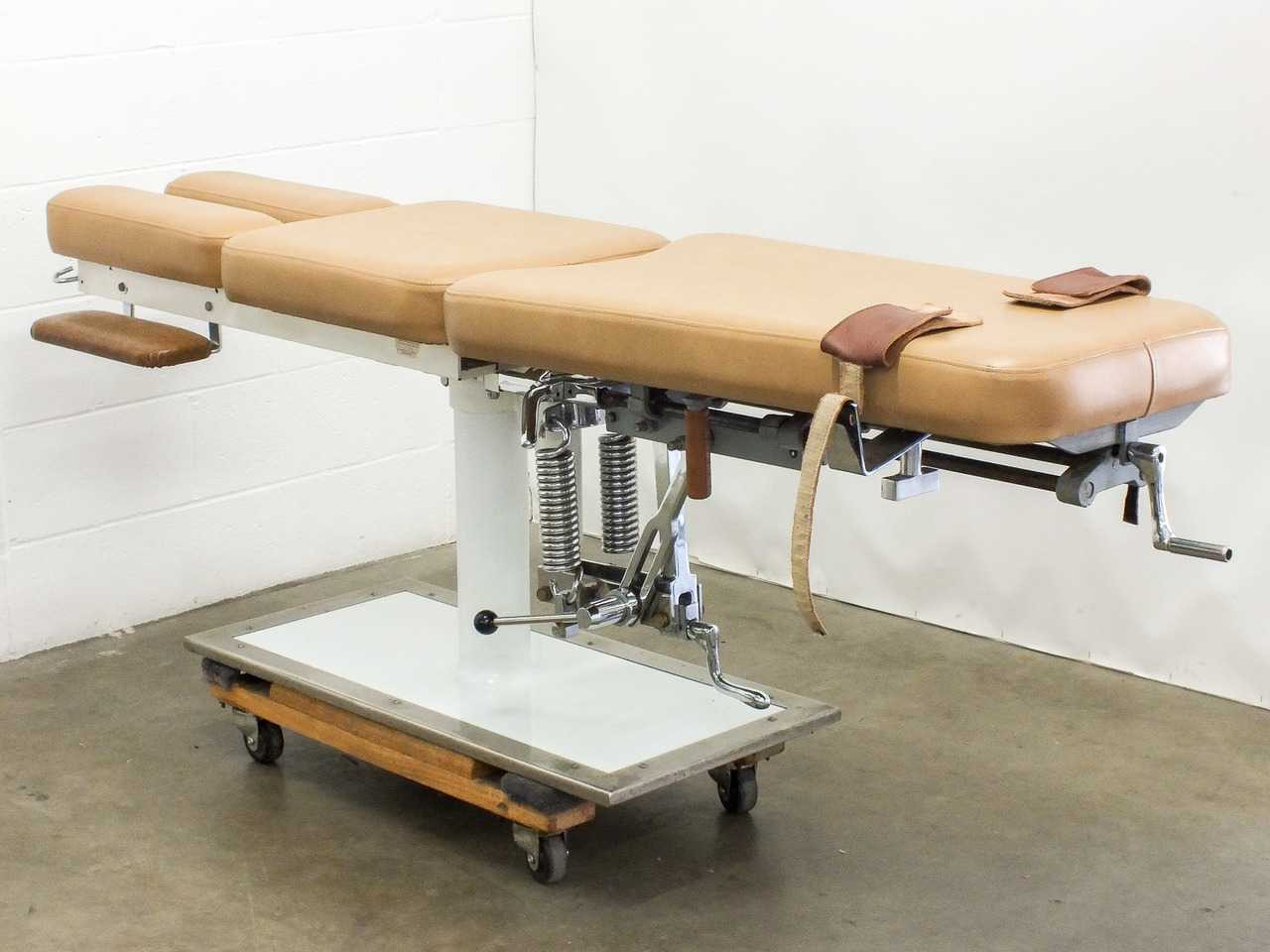 Chiropractic Flex Table - VINTAGE 1984 - 83