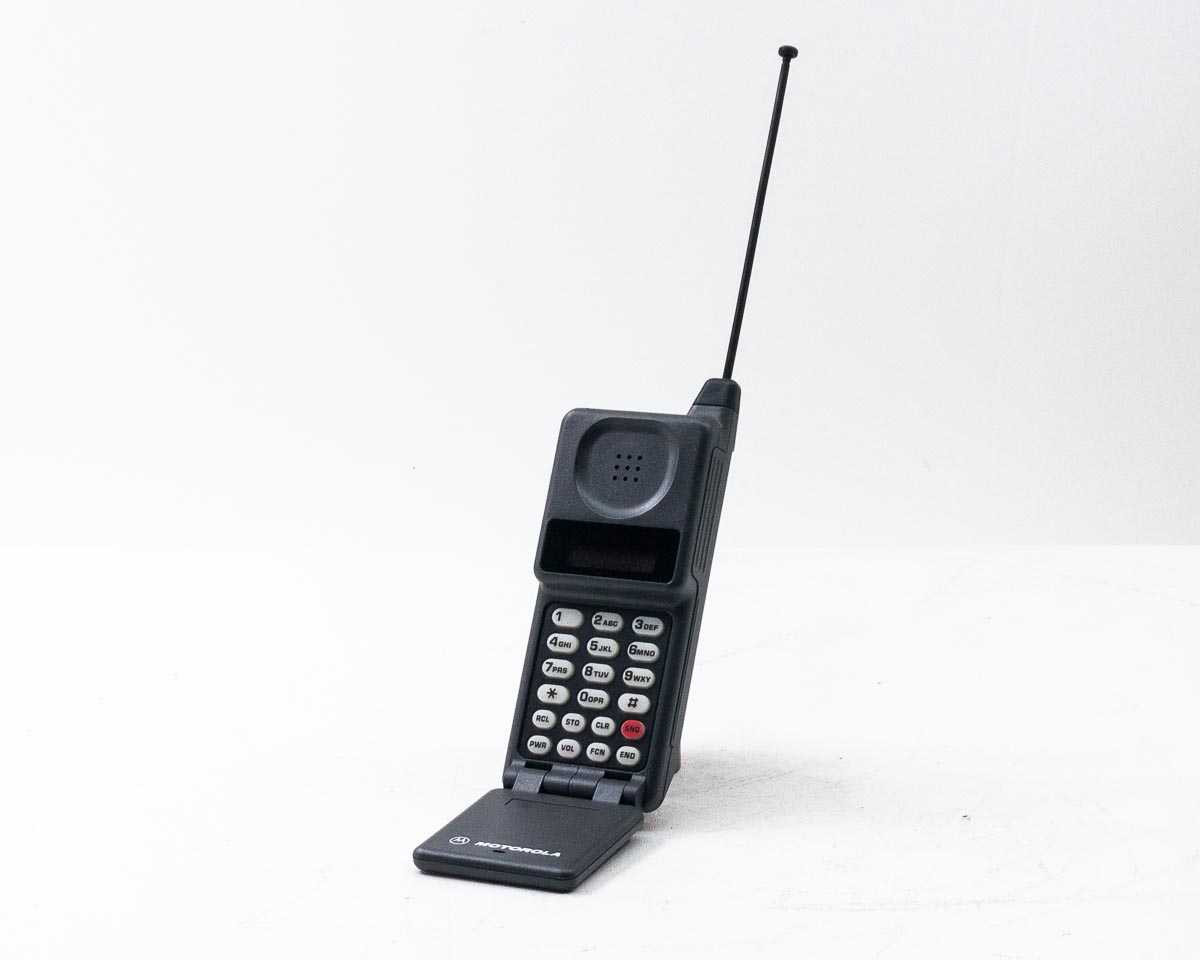 Motorola F09HLD8415 GTE Vintage 90's Brick Phone Flip Cell DPC550