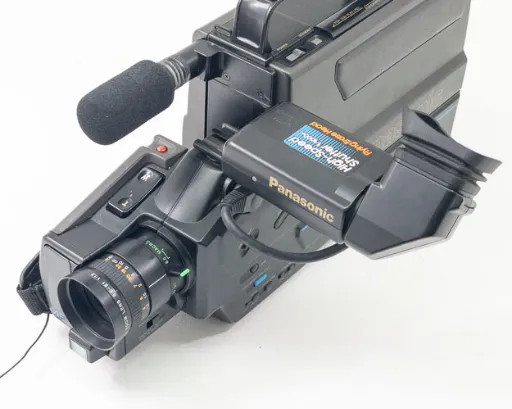 Panasonic PV-320D OmniMovie VHS HQ AFX6 Video Camera Camcorder, AC