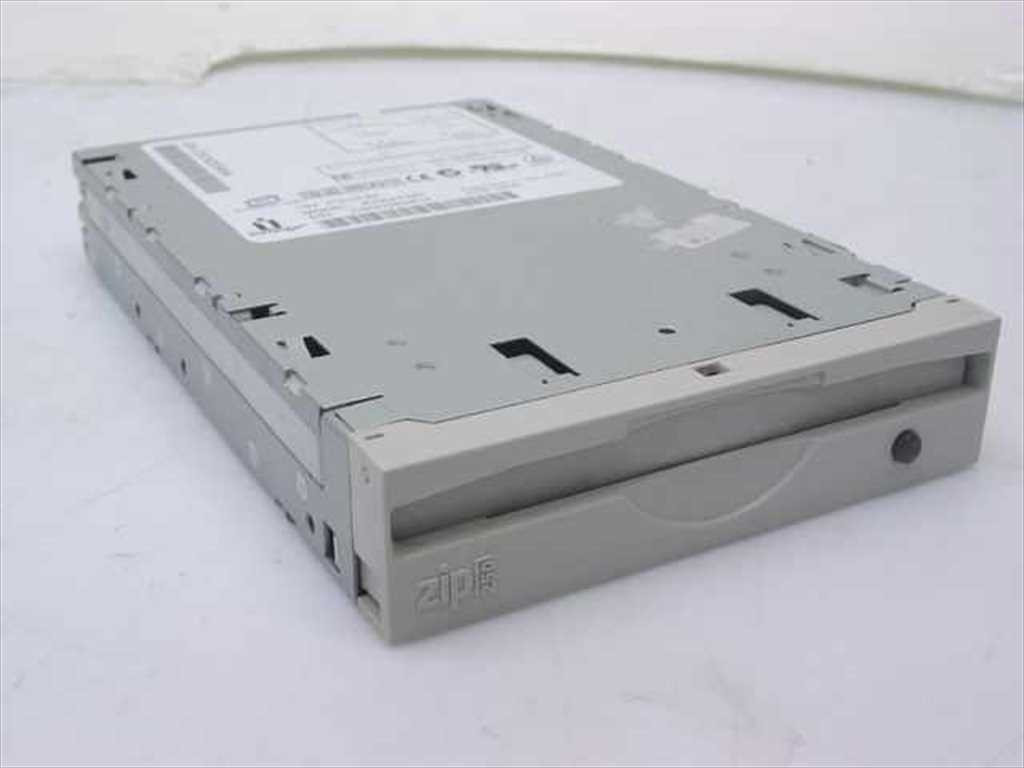 Iomega ZIP 250 Internal 250 MB 3.5 Inch IDE Drive (Z250ATAPI)