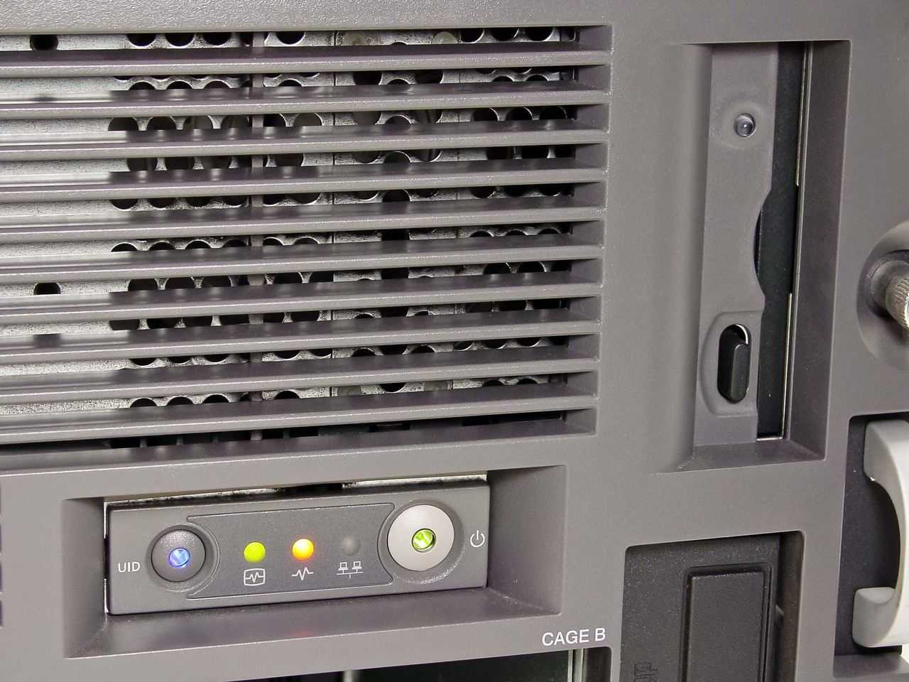 Compaq ProLiant ML530 G2 Dual Xeon 2.8GHz 6GB Server
