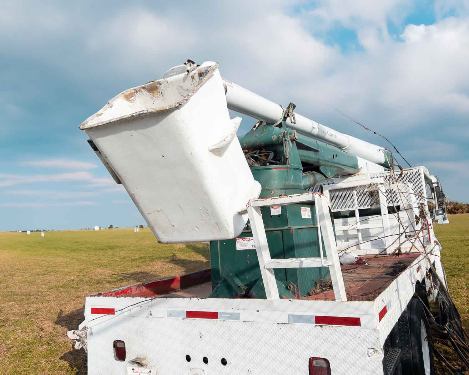 International Bucket Truck 2012, 26ft Flatbed Hi Ranger 65' Boom, 4 ...