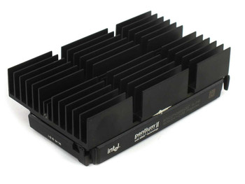 Intel Pentium II SL2HE CPU – top-down view of passive aluminum heatsink fins and Pentium II cartridge label