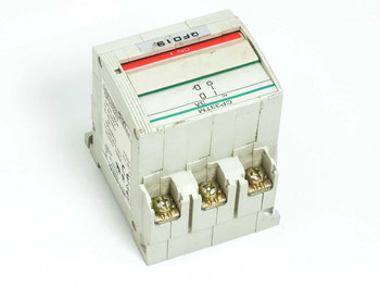 Fuji Electric CP33T-M020 DIN rail mounting interface and specifications label