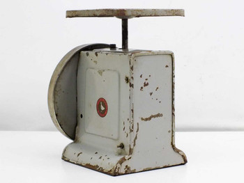 Hanson Brothers spring scale – right side view showing the gray painted cast housing with paint loss and surface rust