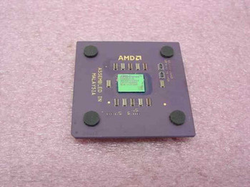 AMD Duron D800AUT1B 800MHz Socket A processor — top view showing AMD logo and die