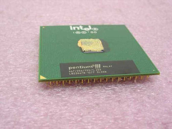 Intel Pentium III SL3XW 667MHz Socket 370 CPU — top view showing Intel logo and processor label with specs 667/256/133/1.65V