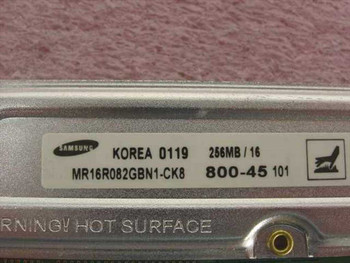 Samsung MR16R082GBN1-CK8 label closeup showing 256MB/16, PC800-45, Korea 0119 date code and HOT SURFACE warning