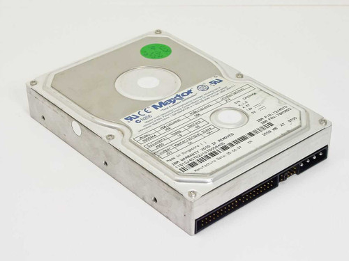 Maxtor 82559A4 2.5GB 3.5-inch IDE hard drive – top label view showing Maxtor branding and green inspection sticker