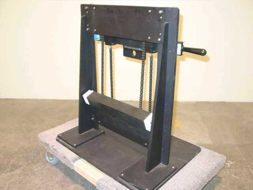 Gravity hoist counterbalance system – side profile view showing chain drive, single handle, vertical steel uprights, and base plate on rolling pallet