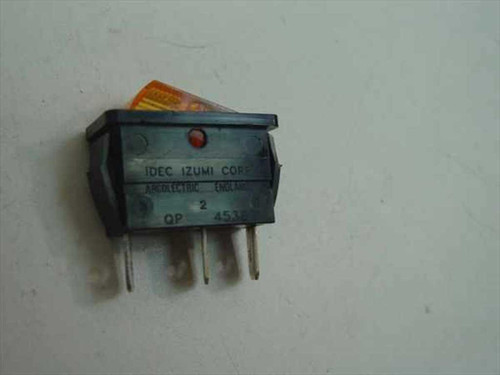 Idec Izumi Toggle Switch - Illuminated - Arcolectric - Jolt C1403FQ