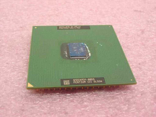 Intel Pentium III SL5DW 933MHz FC-PGA CPU — top view showing integrated heat spreader and printed specs label reading 933/256/133/1.75V
