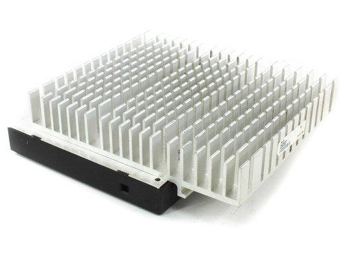 Intel SL2XU Pentium III Xeon Slot 2 CPU – side and heatsink fin view showing full aluminum heatsink array attached to cartridge