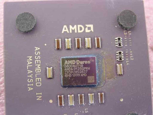 AMD Duron D800AUT1B close-up of processor die label showing model number and 1999 date code