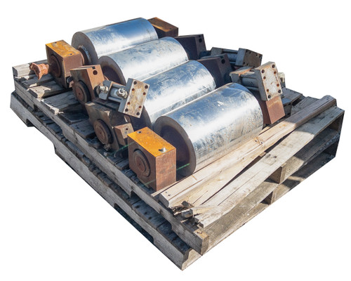 Multiple steel conveyor drums B7889-5 C36302 with hydraulic brake assemblies on wooden pallet – full lot overview