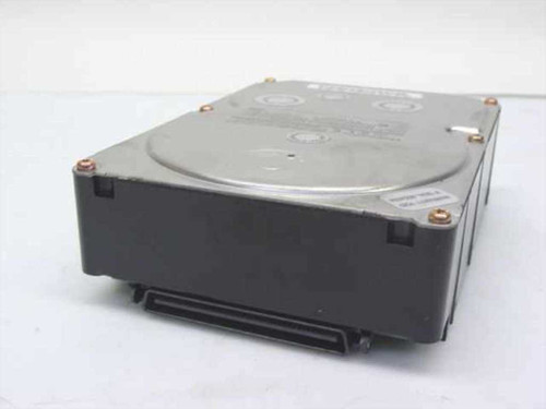 Quantum Atlas III 18.2GB 3.5-inch SCSI half-height hard drive – front and top view showing 80-pin SCA connector