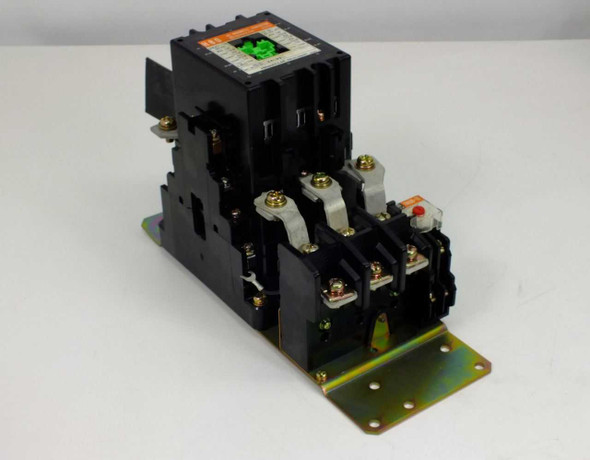 Hitachi H80 AC Magnetic Contactor 3-Pole 600V front-right three-quarter view showing main body and terminal lugs