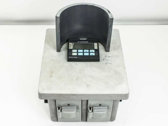 George Fischer Signet 3-9030.111 pH Controller mounted on top of Allied Moulded enclosure with two front AC outlets visible