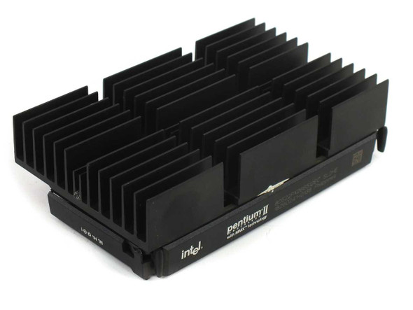 Intel Pentium II SL2HE CPU – top-down view of passive aluminum heatsink fins and Pentium II cartridge label
