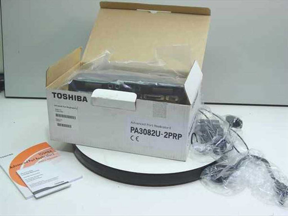 Toshiba PA3082U-2PRP Advanced Port Replicator II new in open original box with AC adapter and accessories
