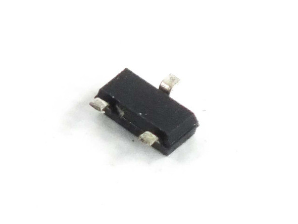 Fairchild MMBT2222AR-R SOT-23 transistor – clean side profile view showing three leads