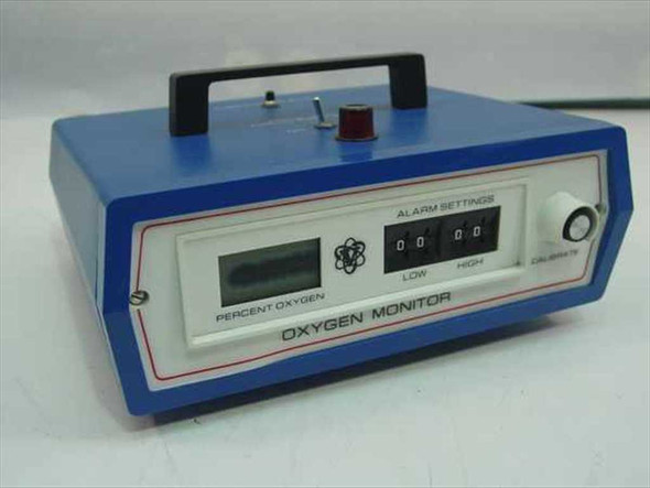 Ventronics 5528 Digital Oxygen Monitor front panel showing percent oxygen display, low and high alarm thumbwheel settings, and calibrate knob