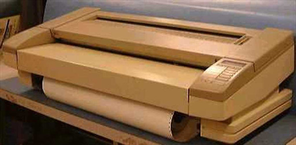 JDL 950TH Omniplotter 950 wide format plotter – right-side view, lid closed, roll paper loaded at front