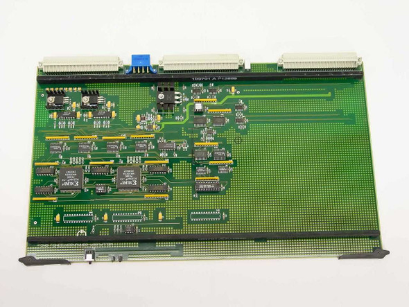 Wellfleet BNC 73000 Circuit Board 104276-05 — top component side showing ICs and edge connectors