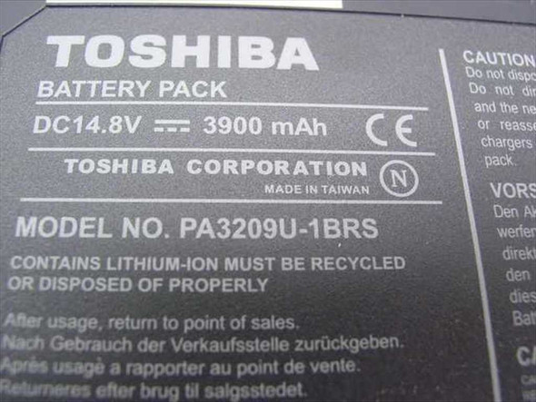 Toshiba PA3209U-1BRS Battery Pack label close-up showing DC 14.8V 3900mAh, Made in Taiwan, Li-Ion