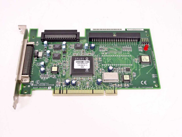 Adaptec AHA-2940UW/HP Ultra Wide SCSI PCI controller card — top/component side view showing AIC-7880 chipset, 68-pin internal Wide SCSI connector, and 50-pin narrow SCSI connector