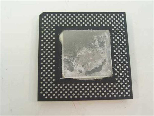 Intel Celeron SL37X 400MHz Socket 370 CPU — bottom view showing 370-pin contact array with thermal interface material on IHS