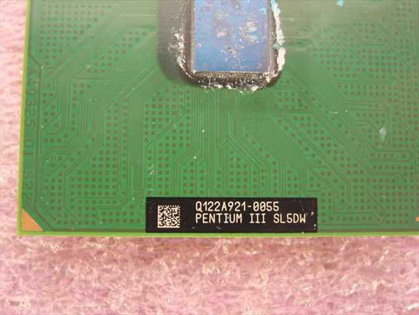 Intel Pentium III SL5DW close-up of underside label showing lot code Q122A921-0055 and PENTIUM III SL5DW markings