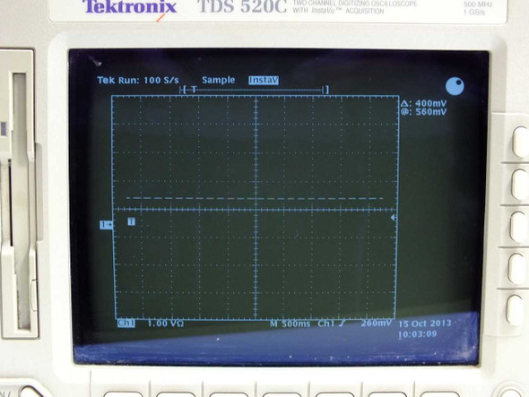 Tektronix TDS520C oscilloscope display screen showing active waveform trace at 100 S/s sample rate