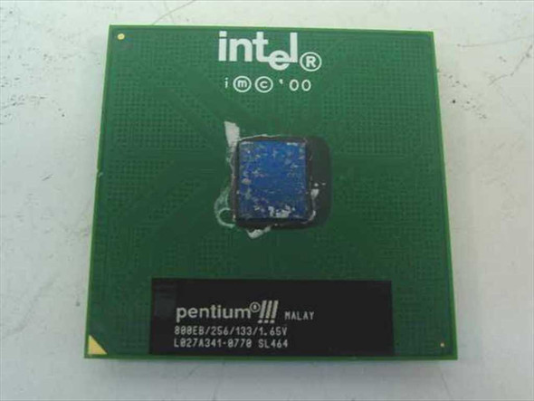 Intel Pentium III SL464 800MHz Socket 370 CPU — top view showing Intel and Pentium III branding, 800EB/256/133/1.65V markings, and thermal interface material