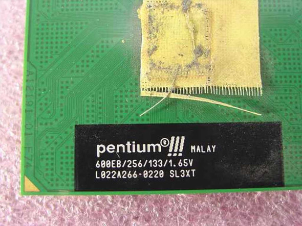 Intel SL3XT Pentium III label closeup reading 600EB/256/133/1.65V and lot code L022A266-0220