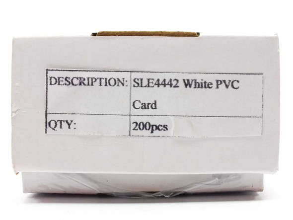 Close-up of white box label reading SLE4442 White PVC Card, QTY 200pcs